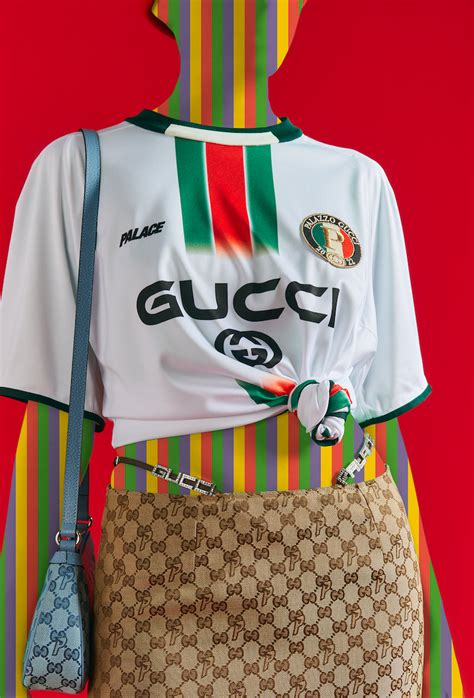 pallone da calcio gucci|Palace e Gucci e un modo nuovo di vedere le maglie da calcio.